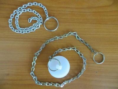 Цепочка с ручкой для сливного бачка. Ручка на цепочке. Ручка для унитаза с цепочкой. Бачок с цепочкой. Цепочки для бачка.